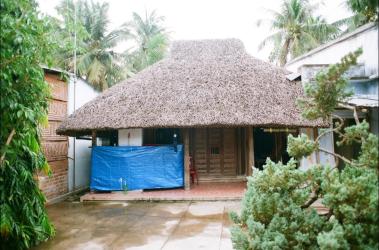 152_8_nha-co-mai-la.